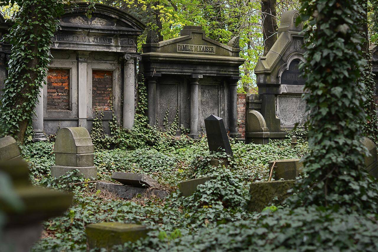 Grobowce na cmentarzu
